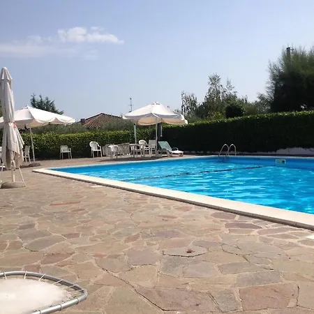 Un Nido Sul Lago Di Garda Apartamento *