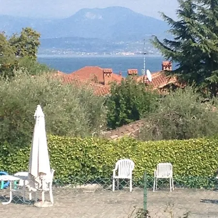 Un Nido Sul Lago Di Garda *
